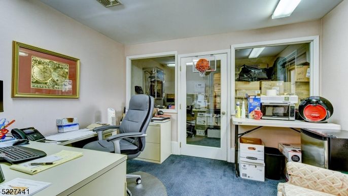 Home Office, Interior