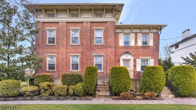 Exterior, Facade, Brick Facade, Georgian
