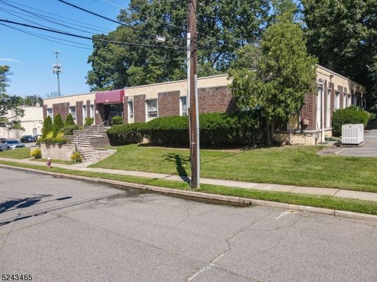 Exterior, Facade, Brick Facade, Cape Cod