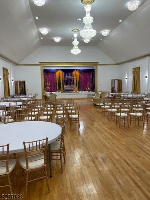 Chandelier, Dining room, Interior, Recessed Lighting, Wood Texture Flooring