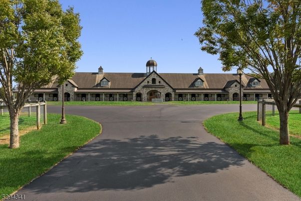 Backyard, Exterior, Facade, Ranch