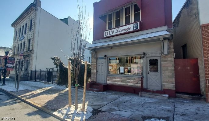 Exterior, Facade, None