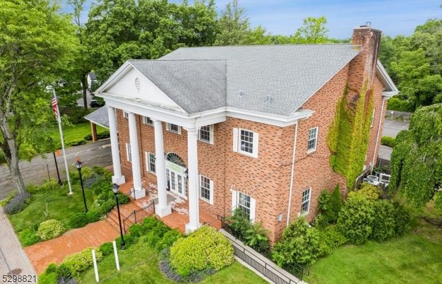Exterior, Facade, Brick Facade, Georgian