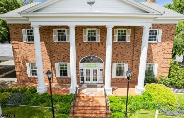 Exterior, Facade, Brick Facade, Georgian