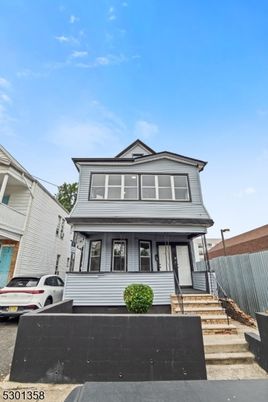 Exterior, Facade, American Foursquare