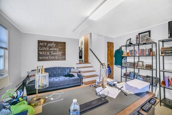 Home Office, Interior