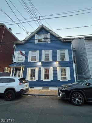 Exterior, Facade, Queen Anne Victorian