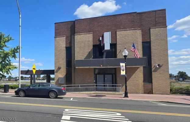 Exterior, Facade, Brick Facade, Highrise