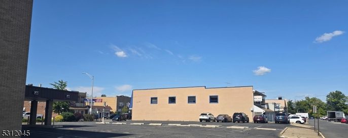 Exterior, Facade, Modern