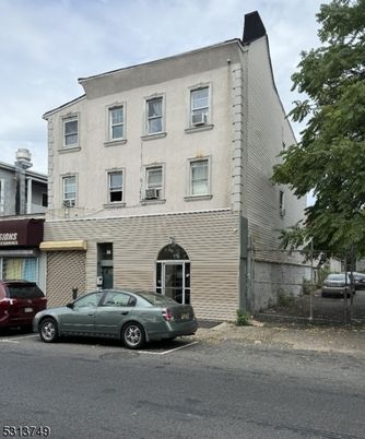 Exterior, Facade, Rowhouse