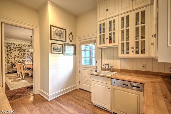 Dining room, Interior, Kitchen, Pendant Lights, Recessed Lighting, Wood Texture Flooring