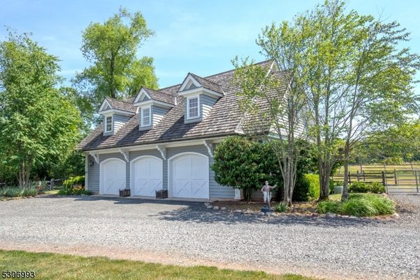 Attached, Exterior, Facade, Cape Cod