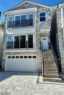 Attached, Exterior, Facade, Rowhouse