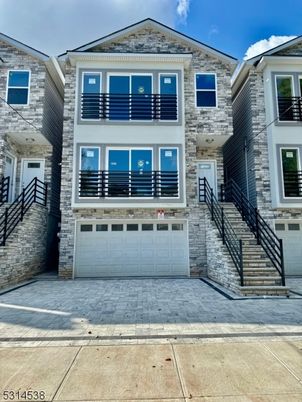 Attached, Exterior, Facade, Rowhouse