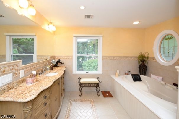 Bathroom, Dual Sink Vanities, Interior, Recessed Lighting