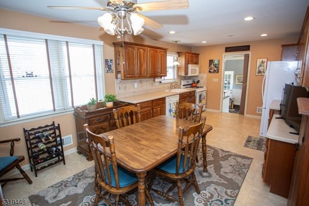 Dining room, Interior, Kitchen, Recessed Lighting