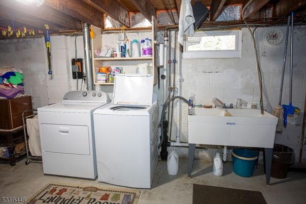 Interior, Washer, Wooden Beams