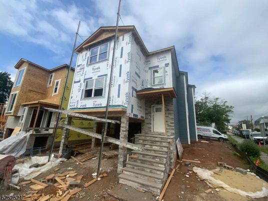 Exterior, Facade, Queen Anne Victorian
