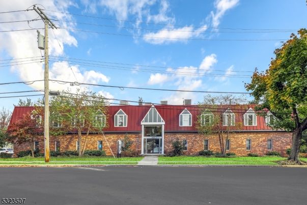 Exterior, Facade, Brick Facade, Rowhouse