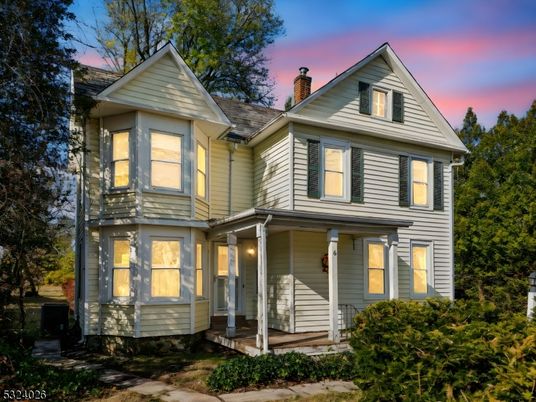 Exterior, Facade, Queen Anne Victorian