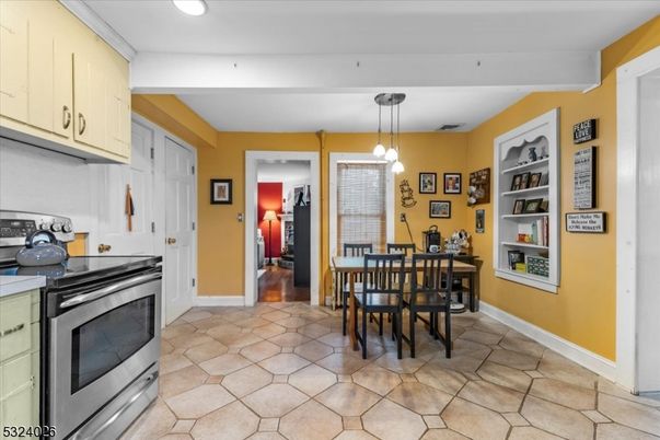 Dining room, Interior, Kitchen, Pendant Lights, Recessed Lighting, Stainless Steel Appliances