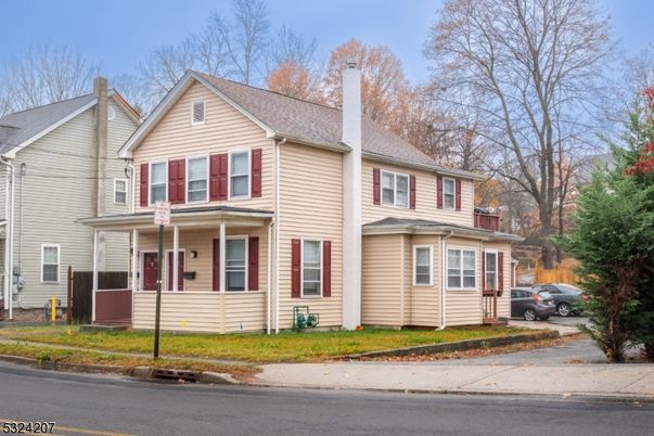 Exterior, Facade, Farmhouse
