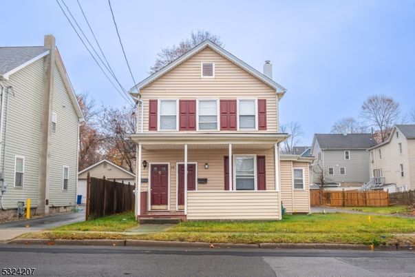 Exterior, Facade, Queen Anne Victorian