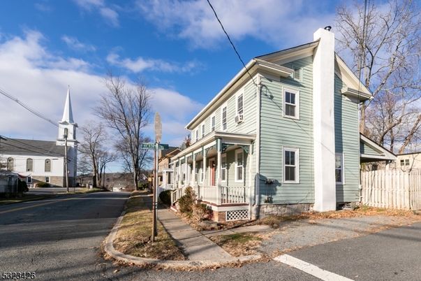 Exterior, Facade, Queen Anne Victorian