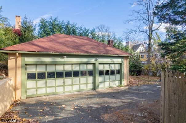 Detached Garage, Exterior