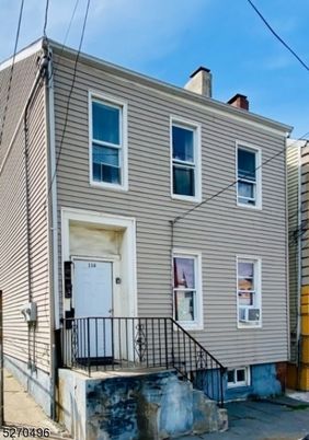 Exterior, Facade, Rowhouse