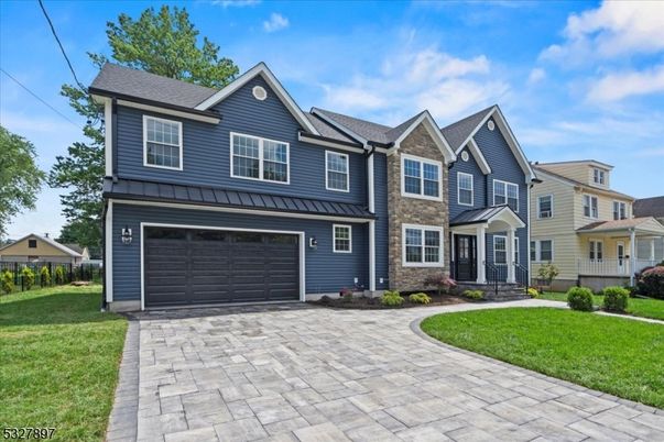 Attached, Exterior, Facade, Farmhouse