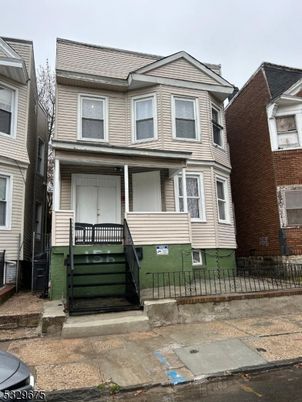 Exterior, Facade, Brick Facade, Rowhouse