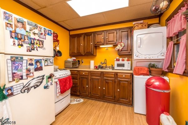 Interior, Kitchen, Washer, Wood Texture Flooring