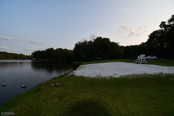 Exterior, Lake