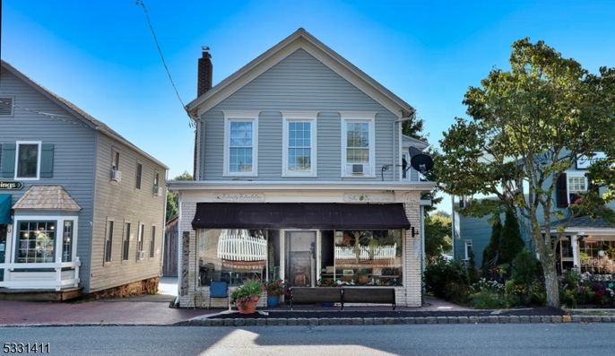Exterior, Facade, Queen Anne Victorian