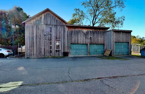 Detached Garage, Exterior