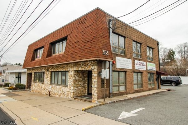 Exterior, Facade, Rowhouse