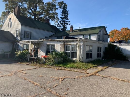 Exterior, Facade, Farmhouse