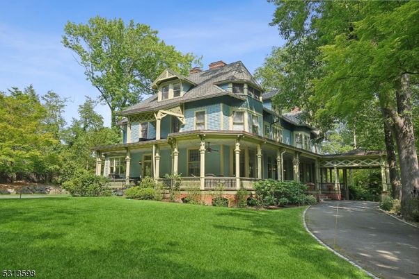 Backyard, Exterior, Facade, Queen Anne Victorian