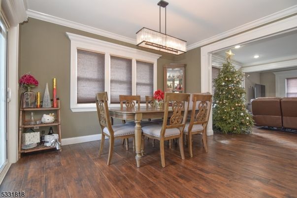 Chandelier, Dining room, Interior, Recessed Lighting, Wood Texture Flooring