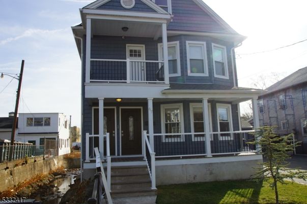 Exterior, Facade, Queen Anne Victorian