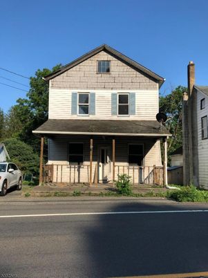 Exterior, Facade, Queen Anne Victorian