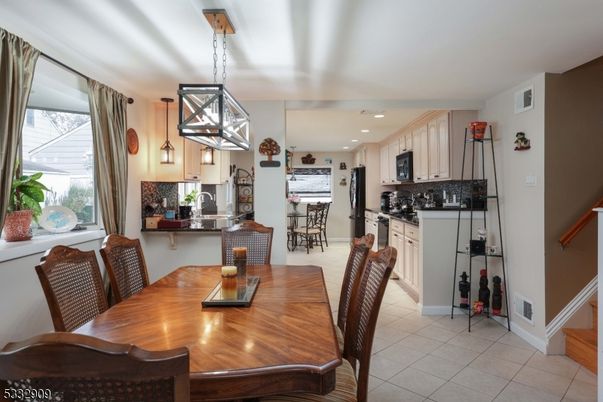 Dining room, Interior, Kitchen, Pendant Lights, Recessed Lighting, Stainless Steel Appliances