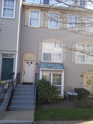 Exterior, Facade, Rowhouse