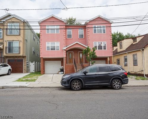 Attached, Exterior, Facade, Rowhouse