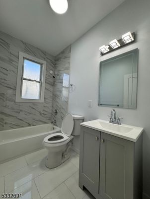Bathroom, Interior, Marble Walls, Recessed Lighting
