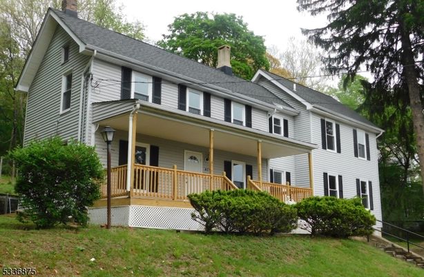 Exterior, Facade, Farmhouse