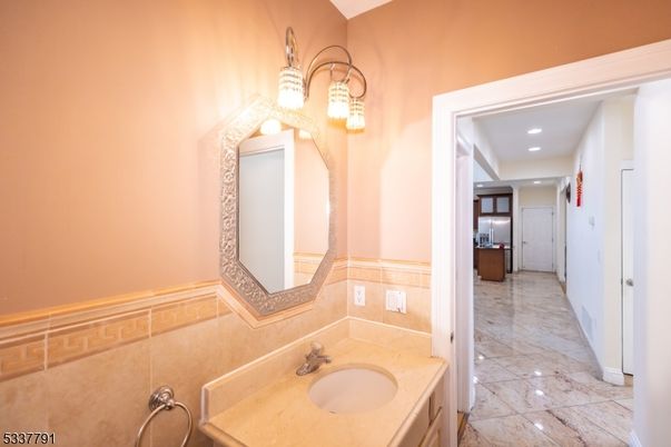 Bathroom, Interior, Recessed Lighting