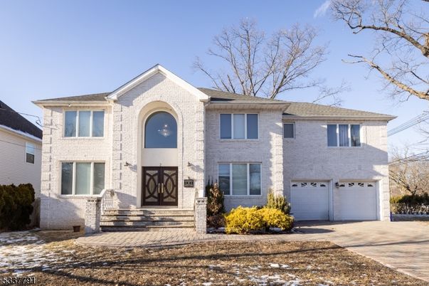 Attached, Exterior, Facade, Brick Facade, Split Level
