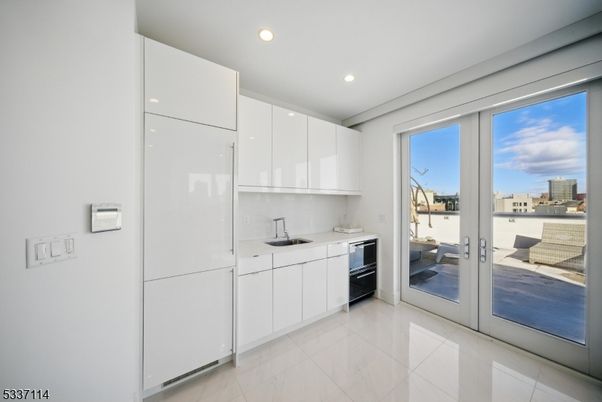 Interior, Kitchen, Recessed Lighting, Water